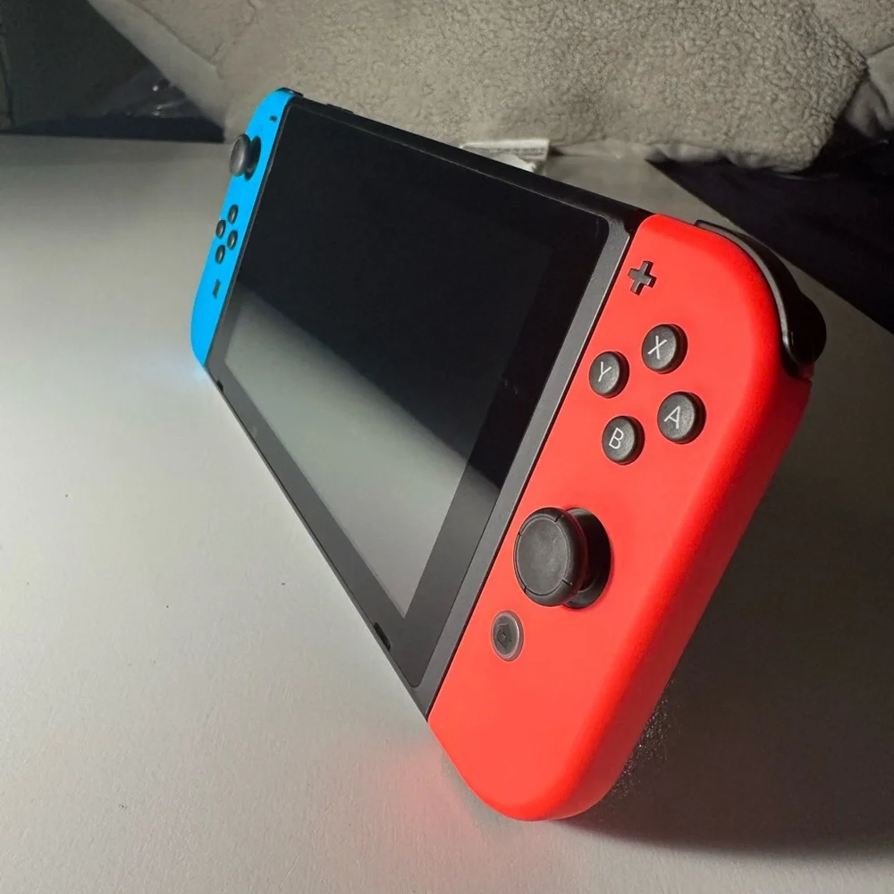 Nintendo Switch (v1) Bundle - Box items, Pro Controller, Mario Kart 8 Deluxe
